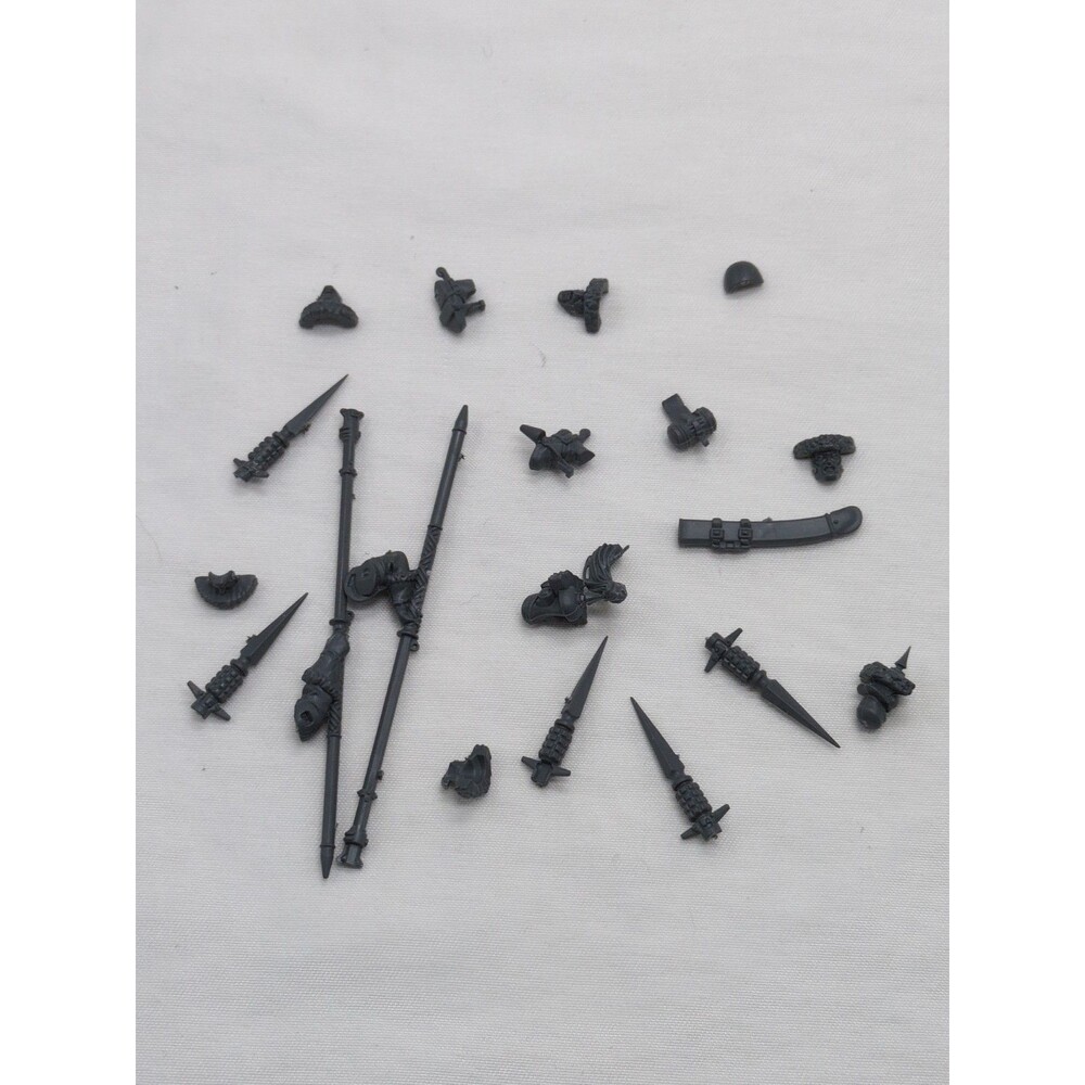 (19) Warhammer 40K Astra Militarum Attilan Rough Bits And Pieces